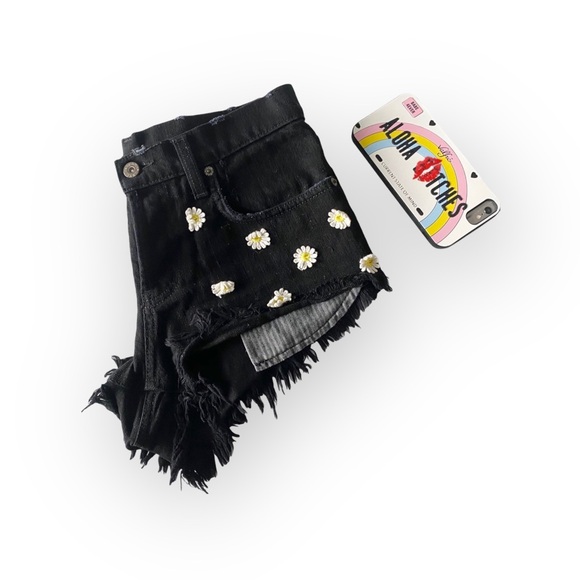 new LF Carmar ❉ Daisy Embroidery Embellished Cut Off Frayed Denim Shorts ❉ Black - Picture 5 of 16